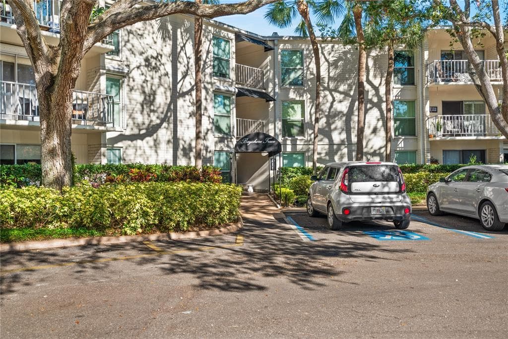3325 BAYSHORE BOULEVARD UNIT D21 TAMPA, FL 33629