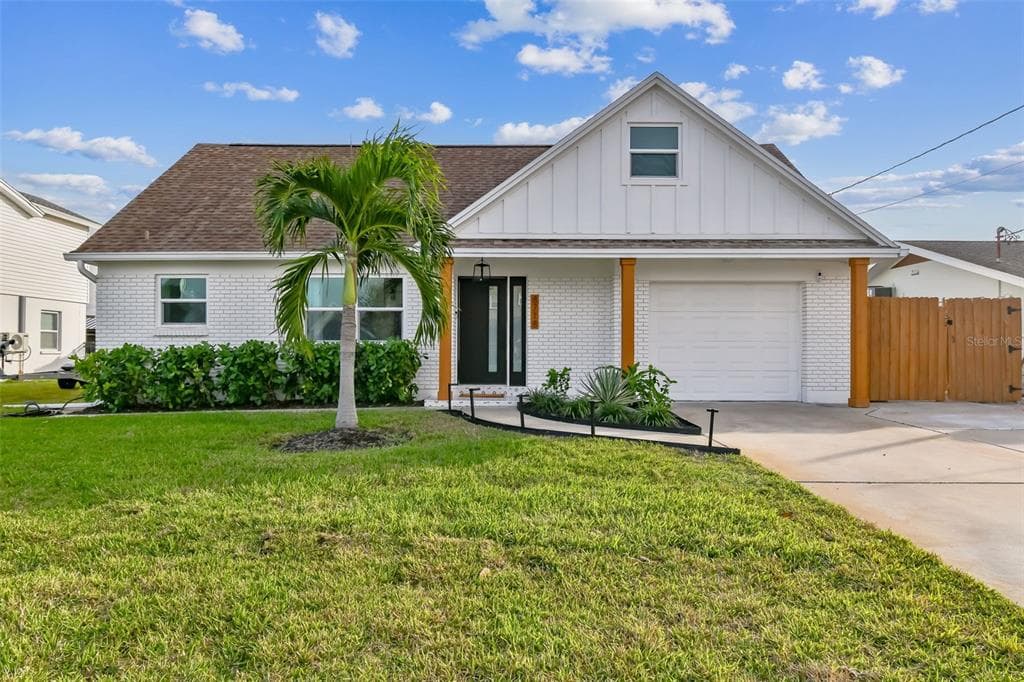 8718 HICKORYWOOD LANE TAMPA, FL 33615