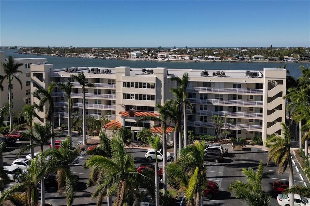 6085 BAHIA DEL MAR CIRCLE UNIT 366 ST PETERSBURG, FL 33715