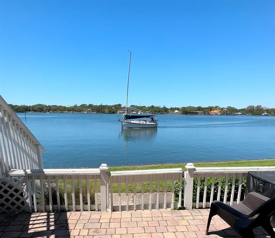 5007 STARFISH DRIVE SE UNIT B ST PETERSBURG, FL 33705