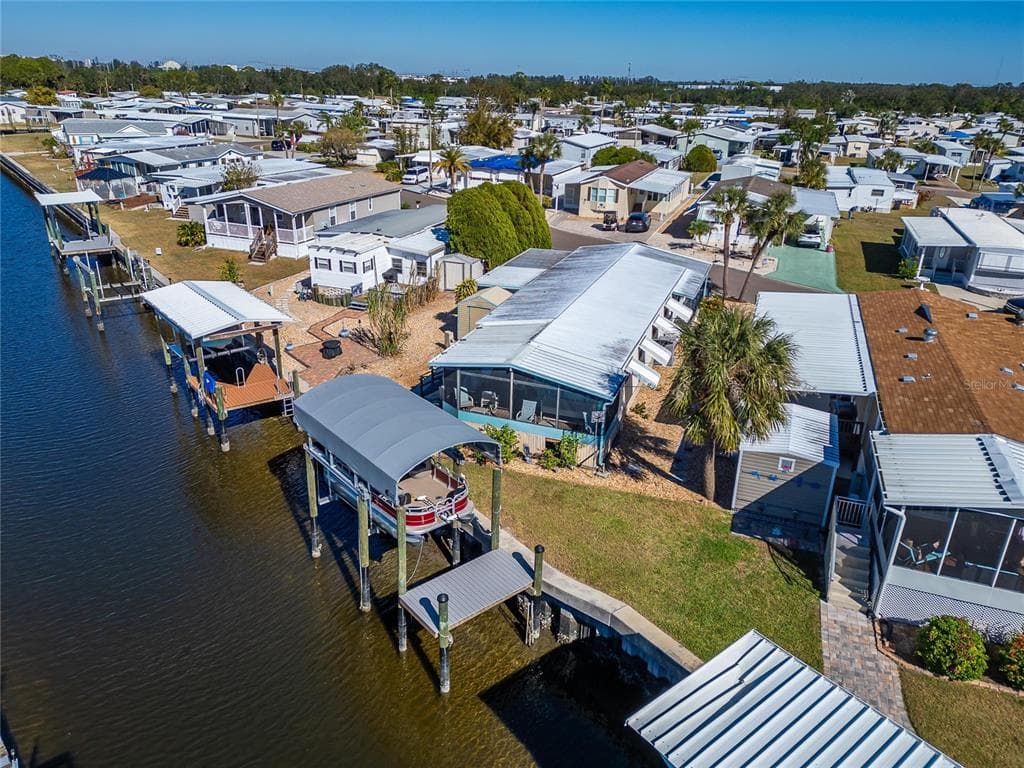 110 W SAINT ANNES CIRCLE APOLLO BEACH, FL 33572