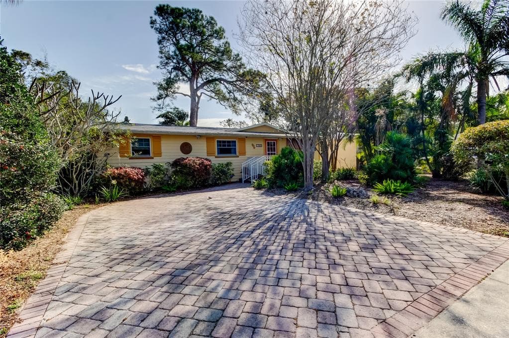 1747 DOUGLAS AVENUE DUNEDIN, FL 34698