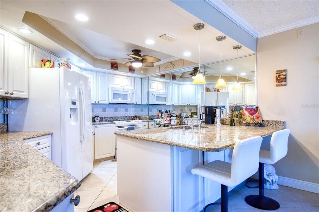 700 ISLAND WAY UNIT 206