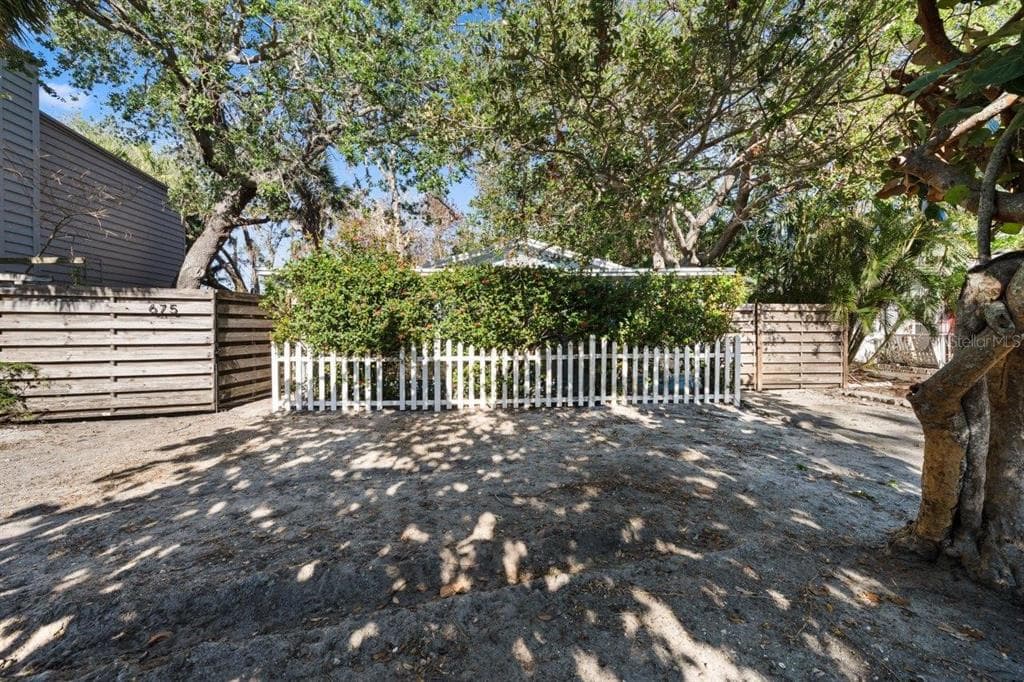 675 AVENIDA DEL NORTE SARASOTA, FL 34242