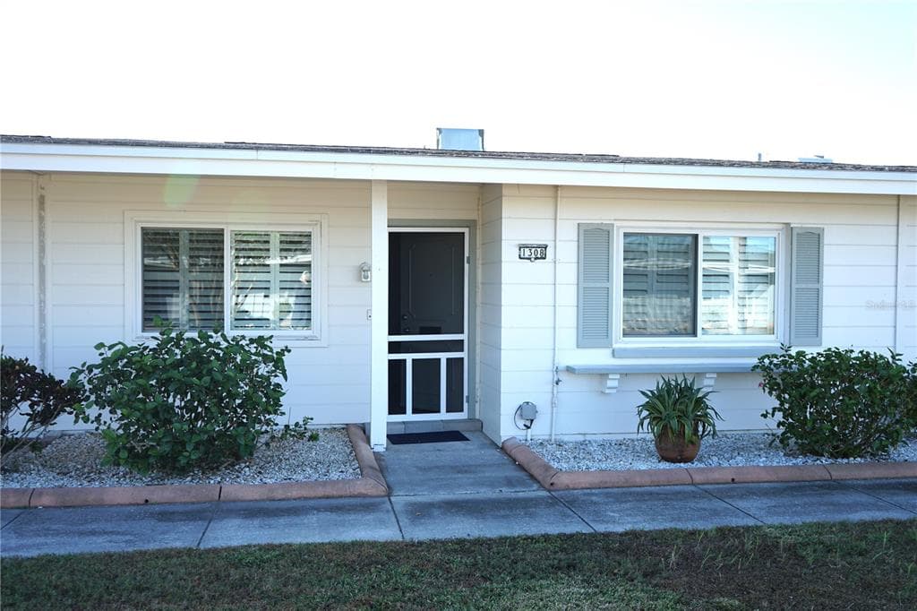 1308 BURBANK COURT UNIT 10 SUN CITY CENTER, FL 33573