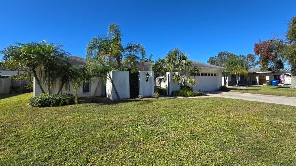 1941 ARVIS CIRCLE E CLEARWATER, FL 33764