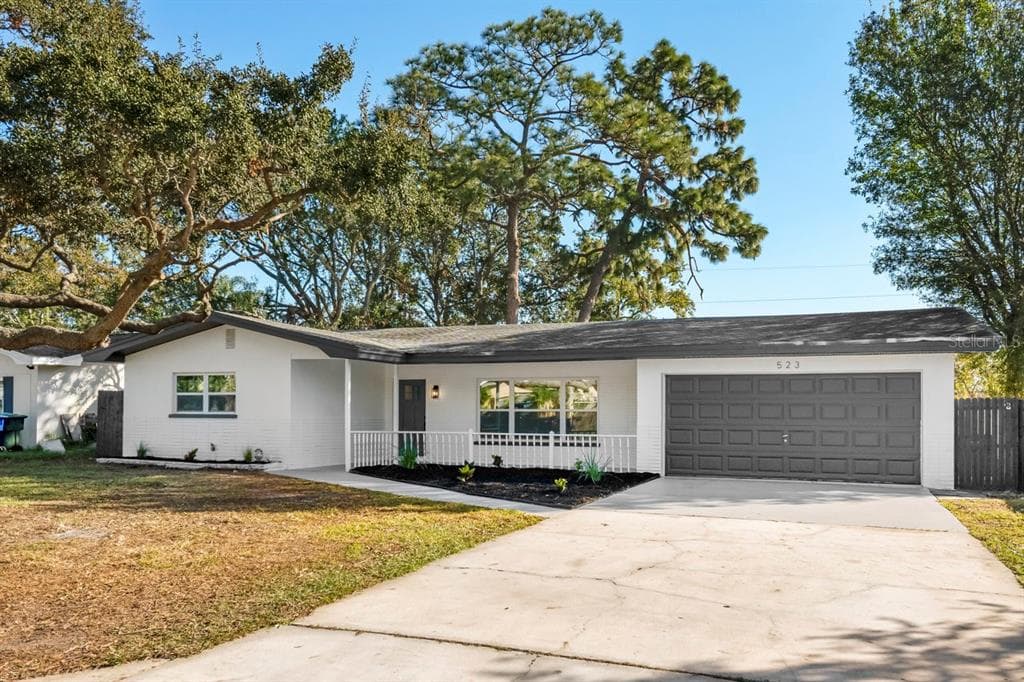 523 DEVILLE DRIVE E LARGO, FL 33771