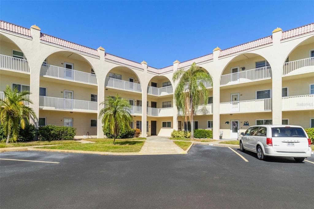 2258 WORLD PARKWAY BOULEVARD W UNIT 12 CLEARWATER, FL 33763