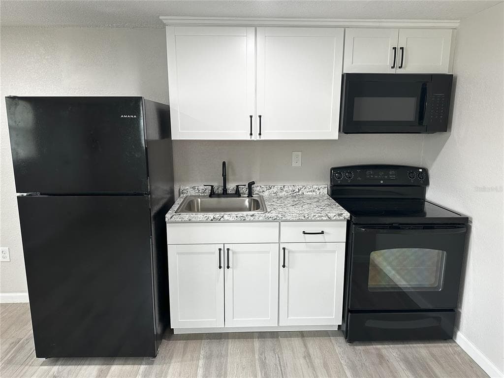 1104 E 140TH AVENUE UNIT B TAMPA, FL 33613
