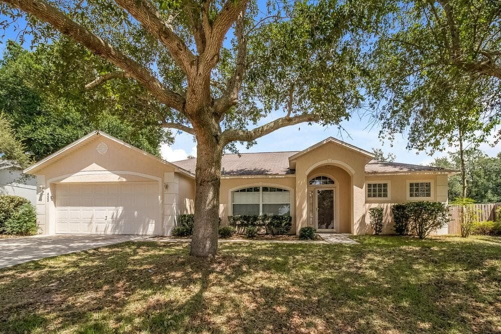 433 VALLEY EDGE DRIVE MINNEOLA, FL 34715