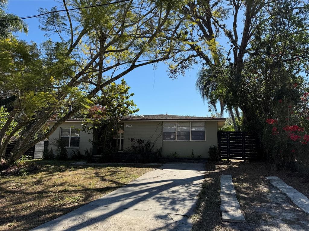 209 REDWOOD AVENUE TEMPLE TERRACE, FL 33617