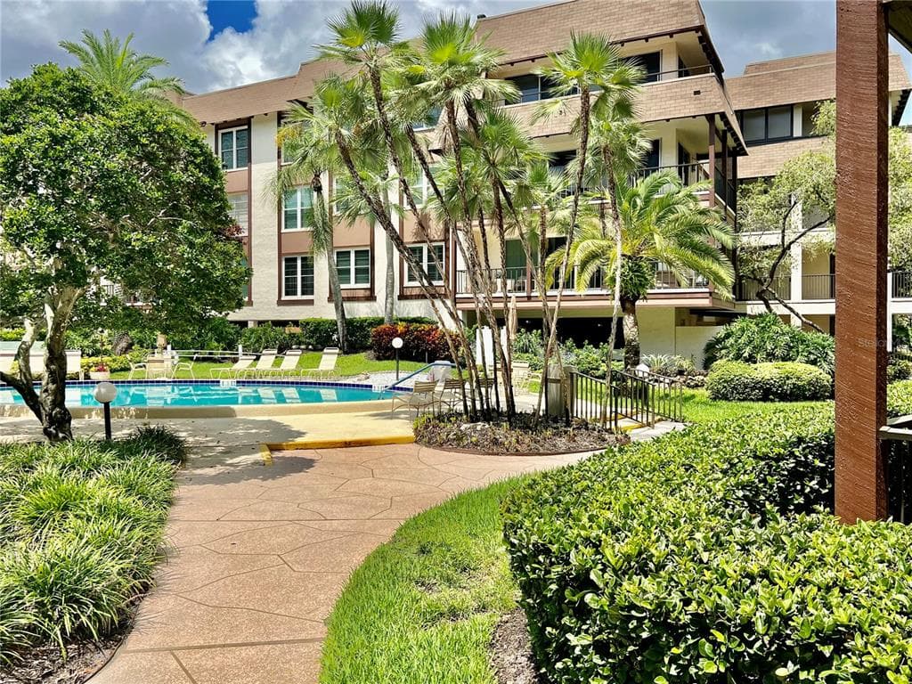 3035 COUNTRYSIDE BOULEVARD UNIT 37B CLEARWATER, FL 33761