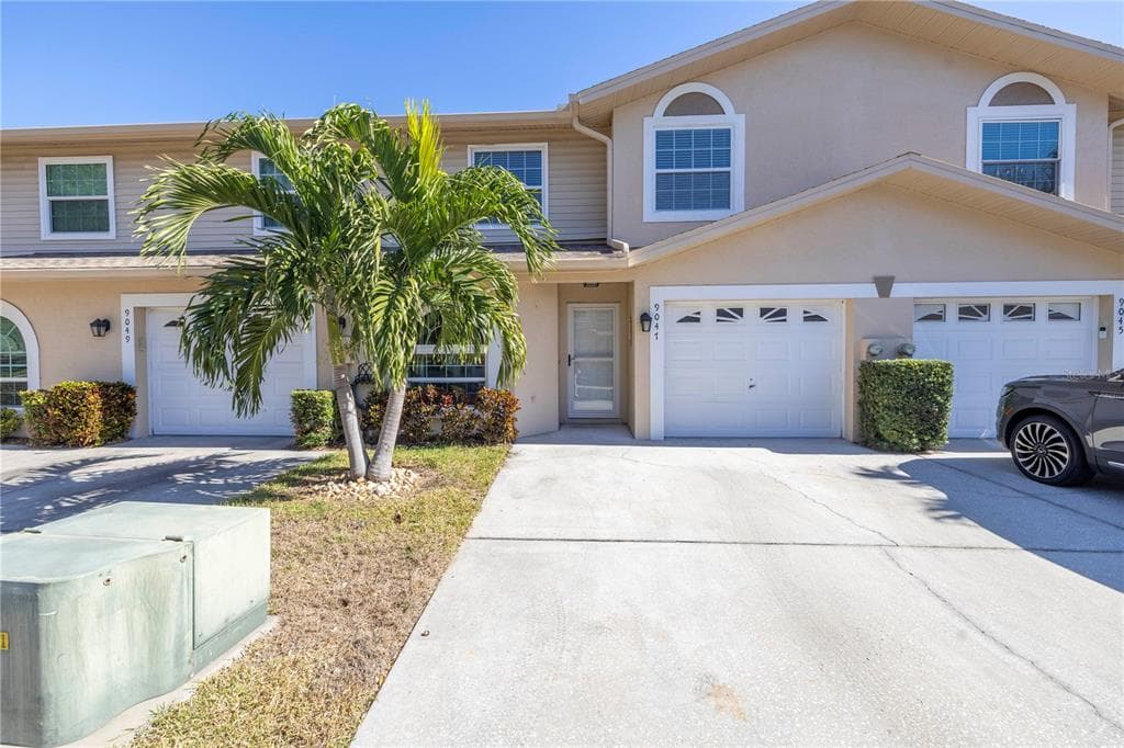 9047 ANTIGUA DRIVE SEMINOLE, FL 33777