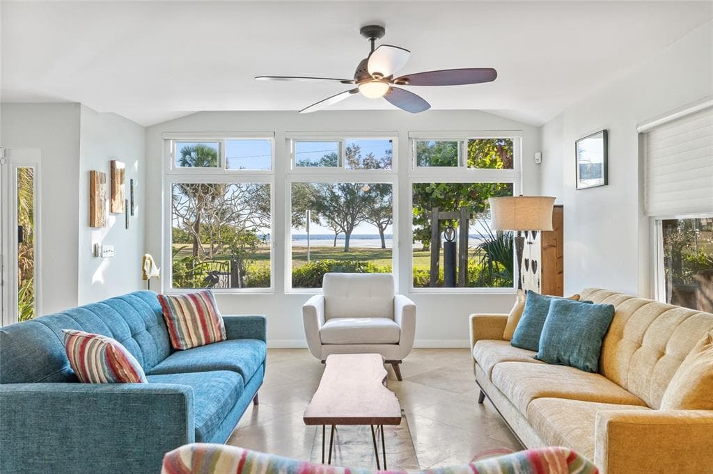 1519 BEACH DRIVE SE ST PETERSBURG, FL 33701