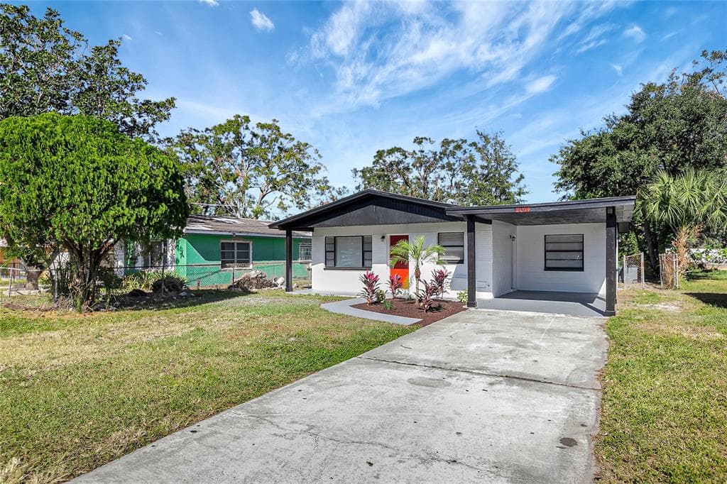 2014 E GENESEE STREET TAMPA, FL 33610