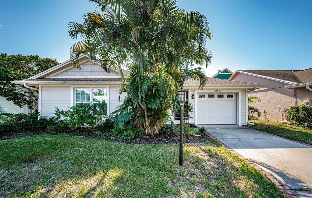 812 FRANKLIN CIRCLE PALM HARBOR, FL 34683