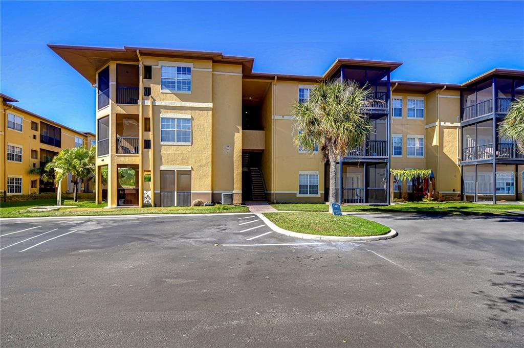 4323 BAYSIDE VILLAGE DRIVE UNIT 327 TAMPA, FL 33615