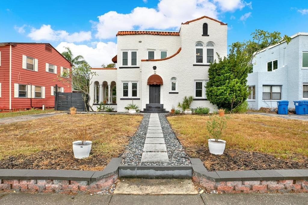 671 JASMINE WAY S ST PETERSBURG, FL 33705