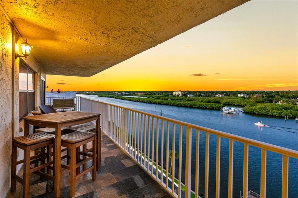 19451 GULF BOULEVARD UNIT 806 INDIAN SHORES, FL 33785
