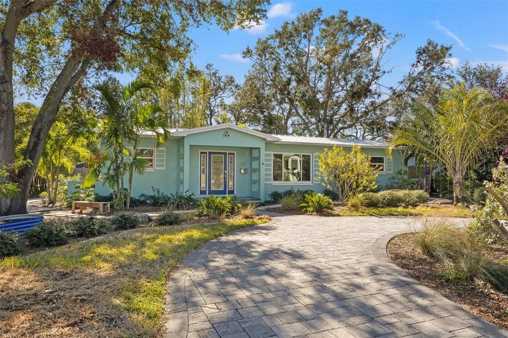 454 35TH AVENUE NE ST PETERSBURG, FL 33704