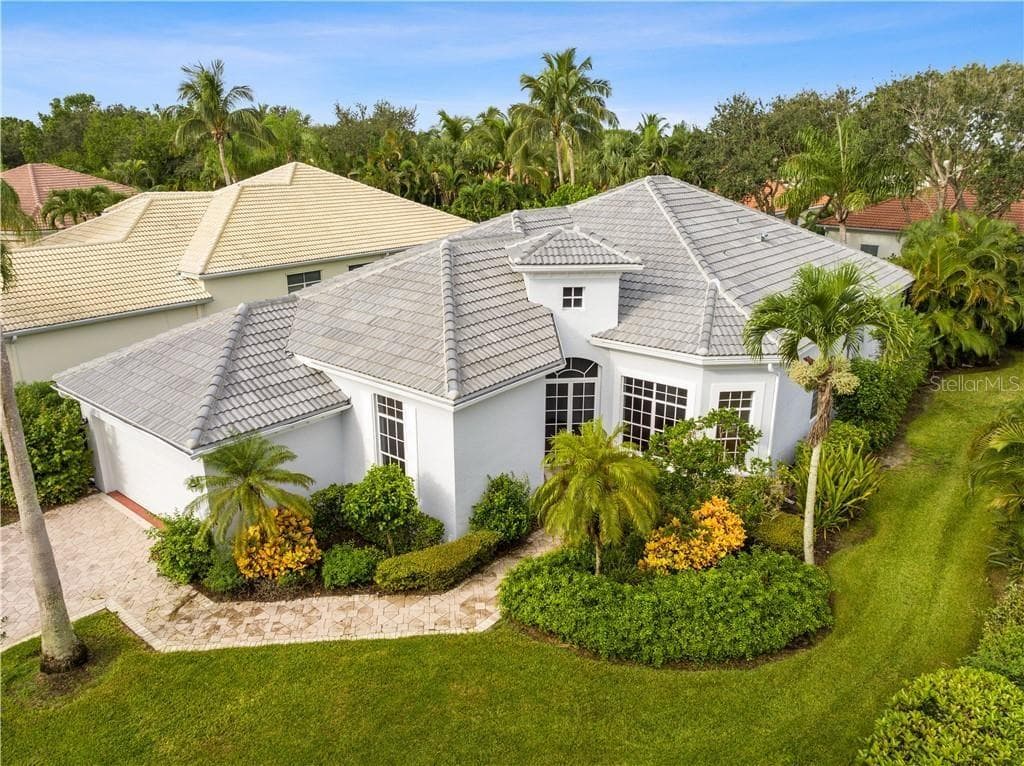 869 ISLAND CLUB SQUARE VERO BEACH, FL 32963