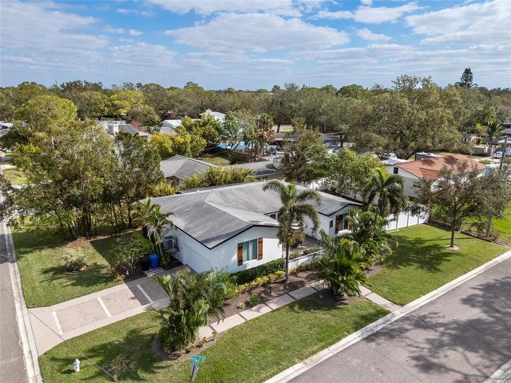 6525 HOBSON STREET NE ST PETERSBURG, FL 33702