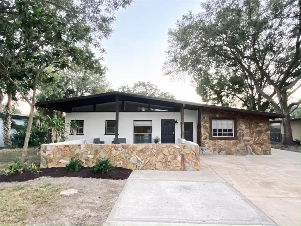 2820 NOVUS STREET SARASOTA, FL 34237