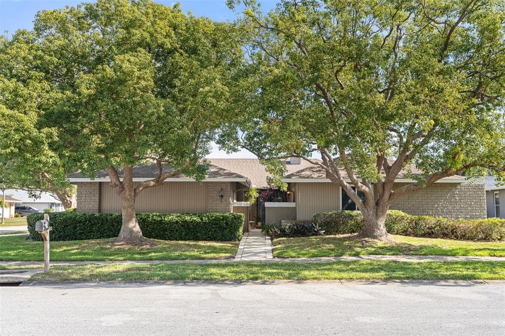 10077 LINDEN PLACE DRIVE