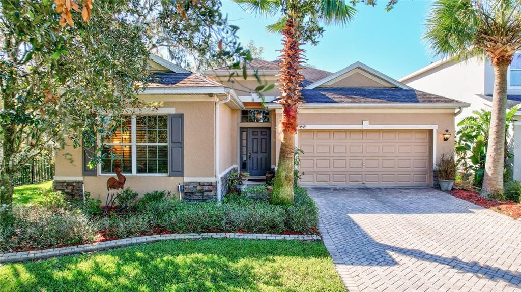 11519 COVENTRY GROVE CIRCLE LITHIA, FL 33547