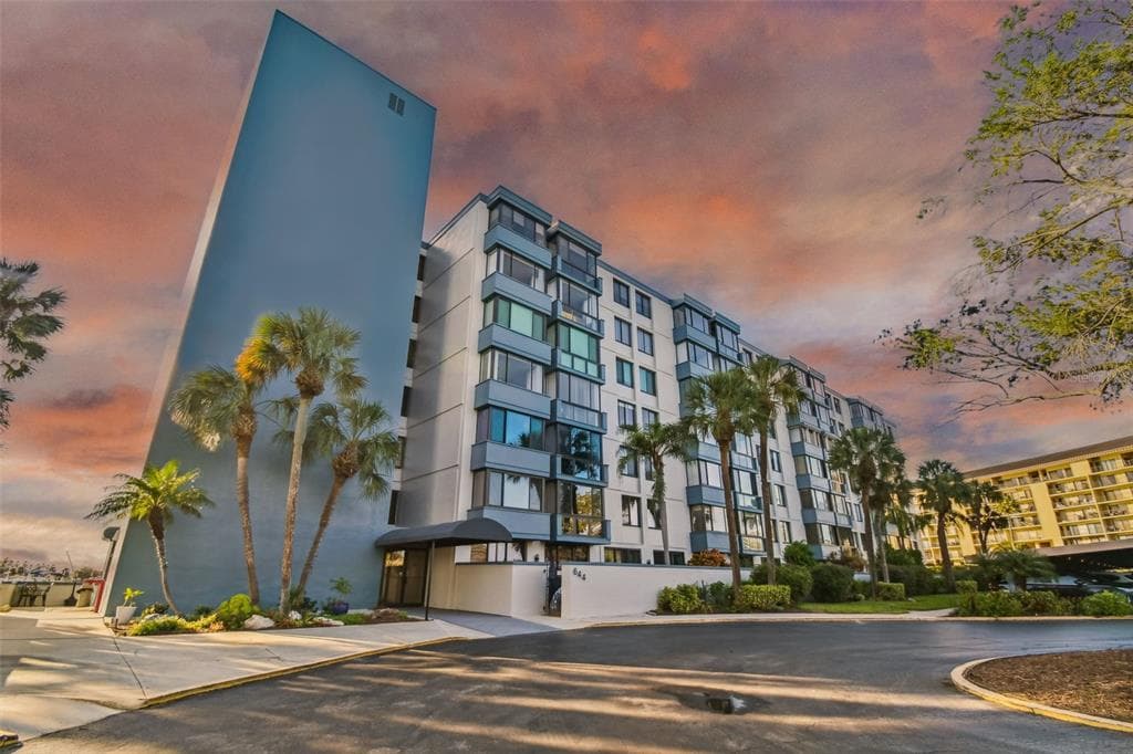644 ISLAND WAY UNIT 505 CLEARWATER, FL 33767