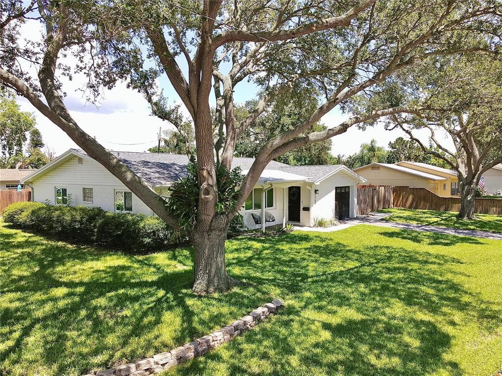 1701 COLORADO AVENUE NE ST PETERSBURG, FL 33703