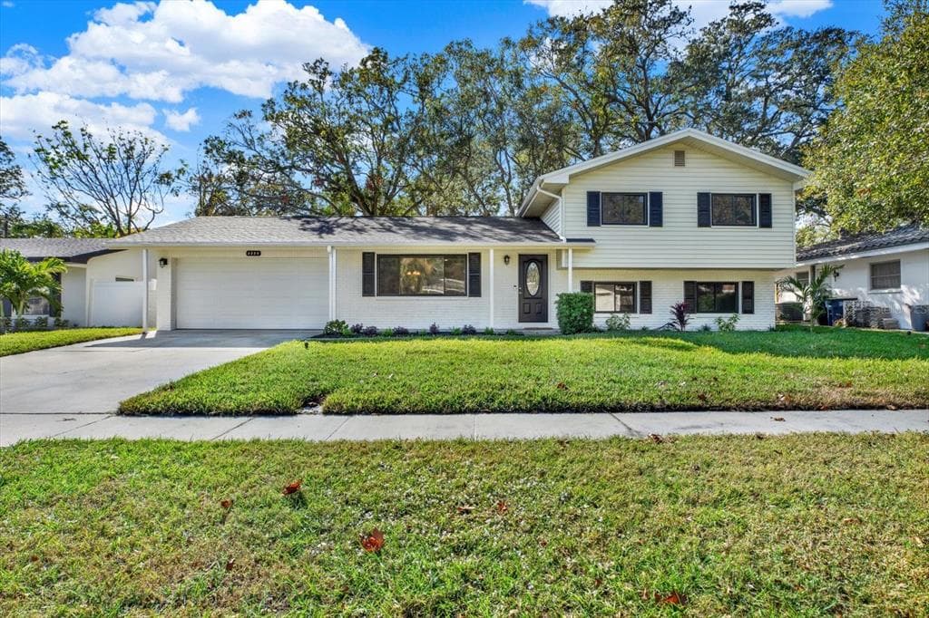 2224 HENNESEN DRIVE CLEARWATER, FL 33764