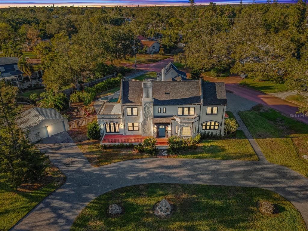 1535 MANOR WAY S ST PETERSBURG, FL 33705
