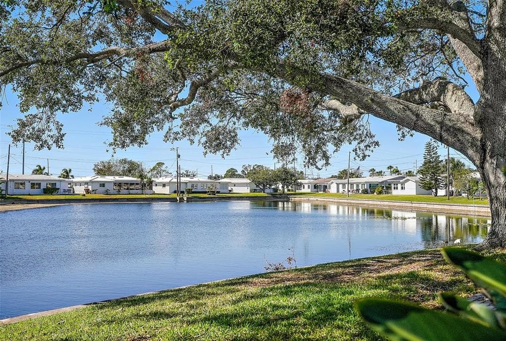 10080 38TH WAY N UNIT 3 PINELLAS PARK, FL 33782
