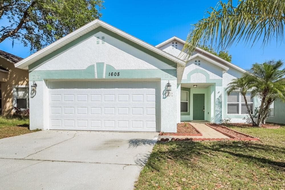 1608 WESTMINSTER TRAIL CLERMONT, FL 34714