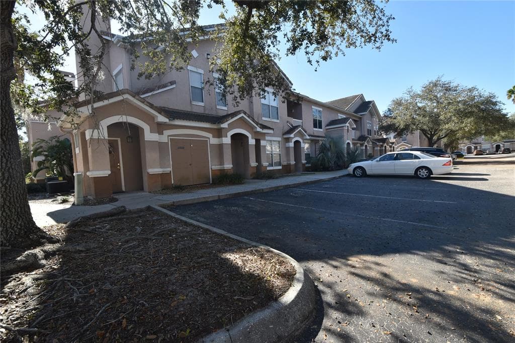 10425 VILLA VIEW CIRCLE UNIT 10425 TAMPA, FL 33647