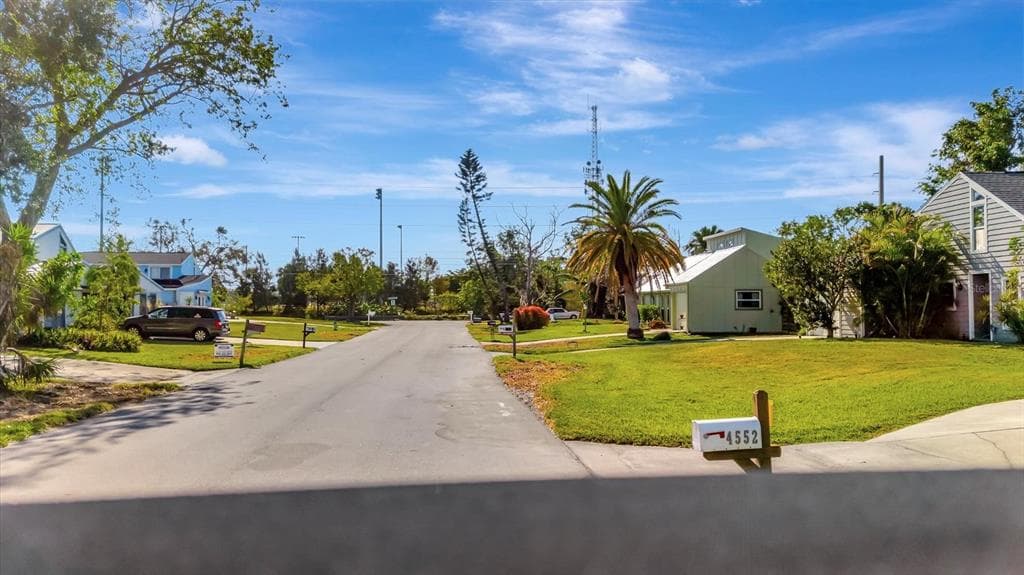 4564 IOLA DRIVE SARASOTA, FL 34231