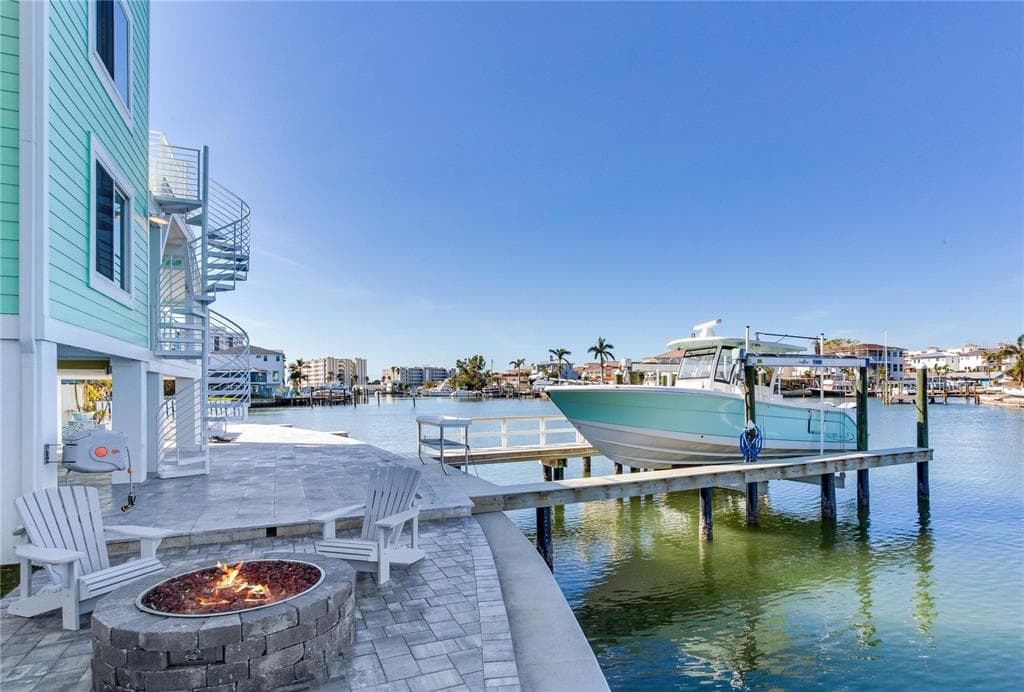 17410 1ST STREET E REDINGTON SHORES, FL 33708