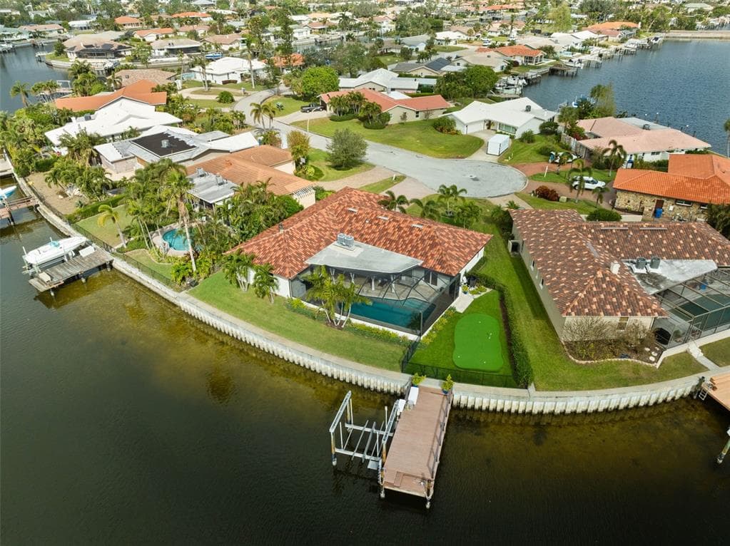 1905 MASSACHUSETTS AVENUE NE ST PETERSBURG, FL 33703