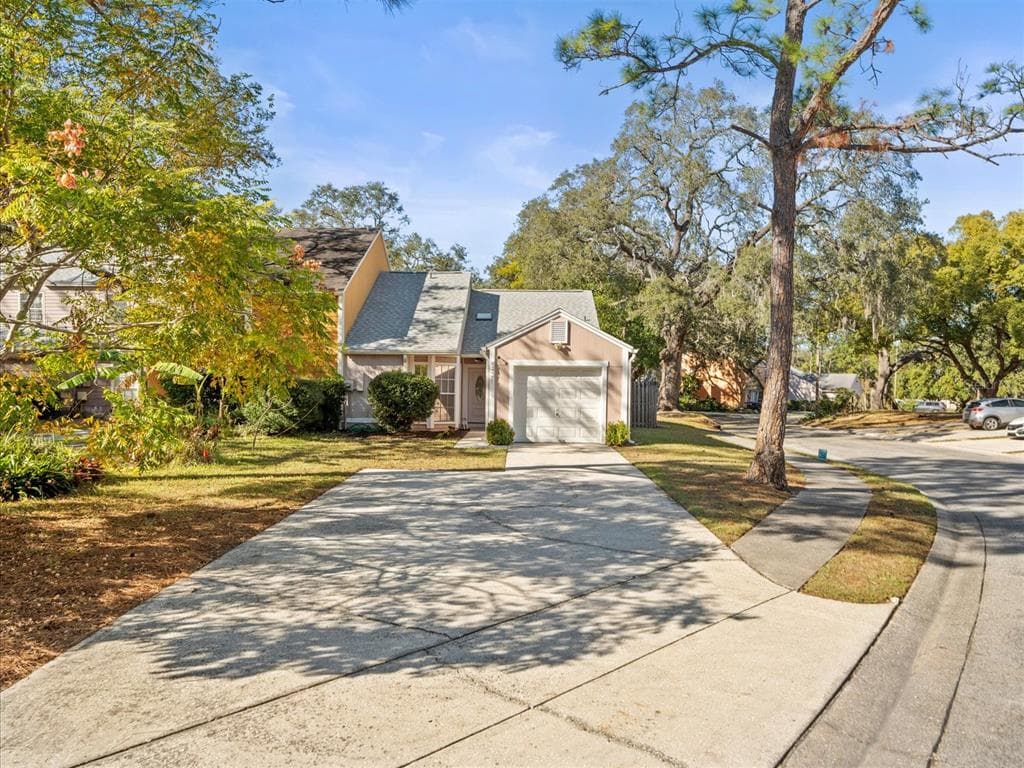 9429 FOREST HILLS CIRCLE TAMPA, FL 33612