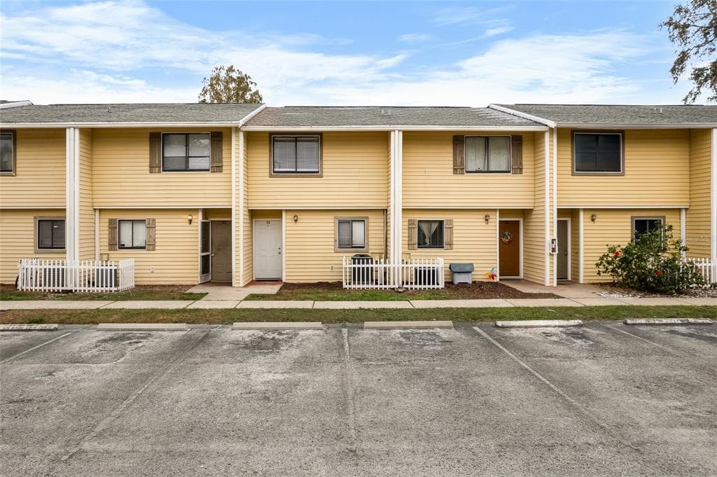 22706 GAGE LOOP UNIT 34 LAND O LAKES, FL 34639