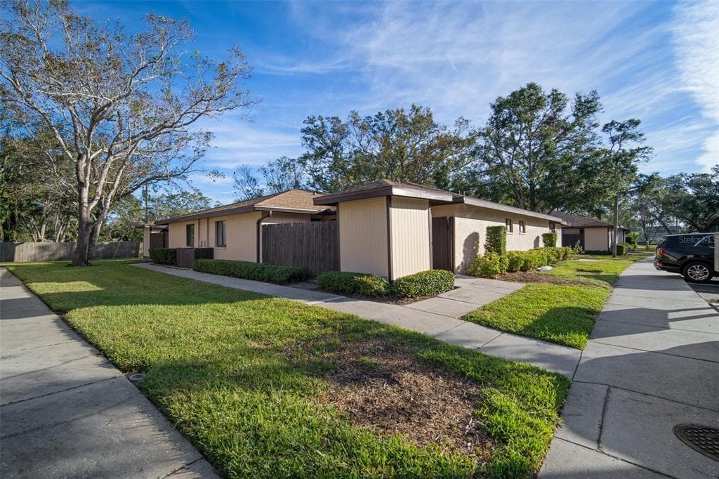 8482 60TH STREET N UNIT 802 PINELLAS PARK, FL 33781