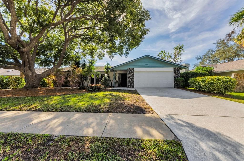 1040 KENT LANE PALM HARBOR, FL 34683