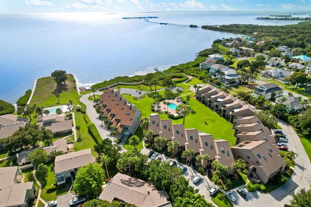 330 WINDRUSH LOOP UNIT 330 TARPON SPRINGS, FL 34689