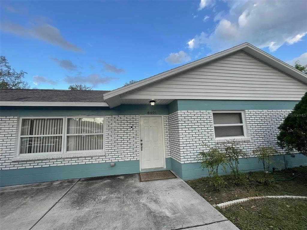 8601 TWIN LAKES BOULEVARD TAMPA, FL 33614