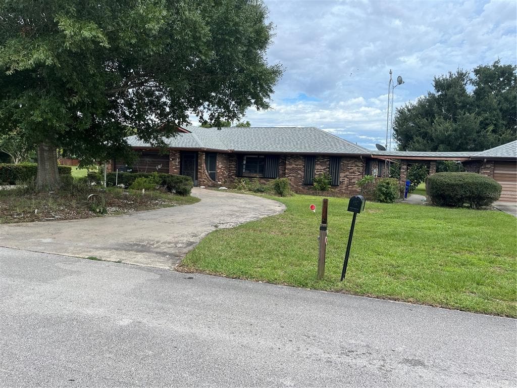 7210 SPRING HILL ROAD SEBRING, FL 33876