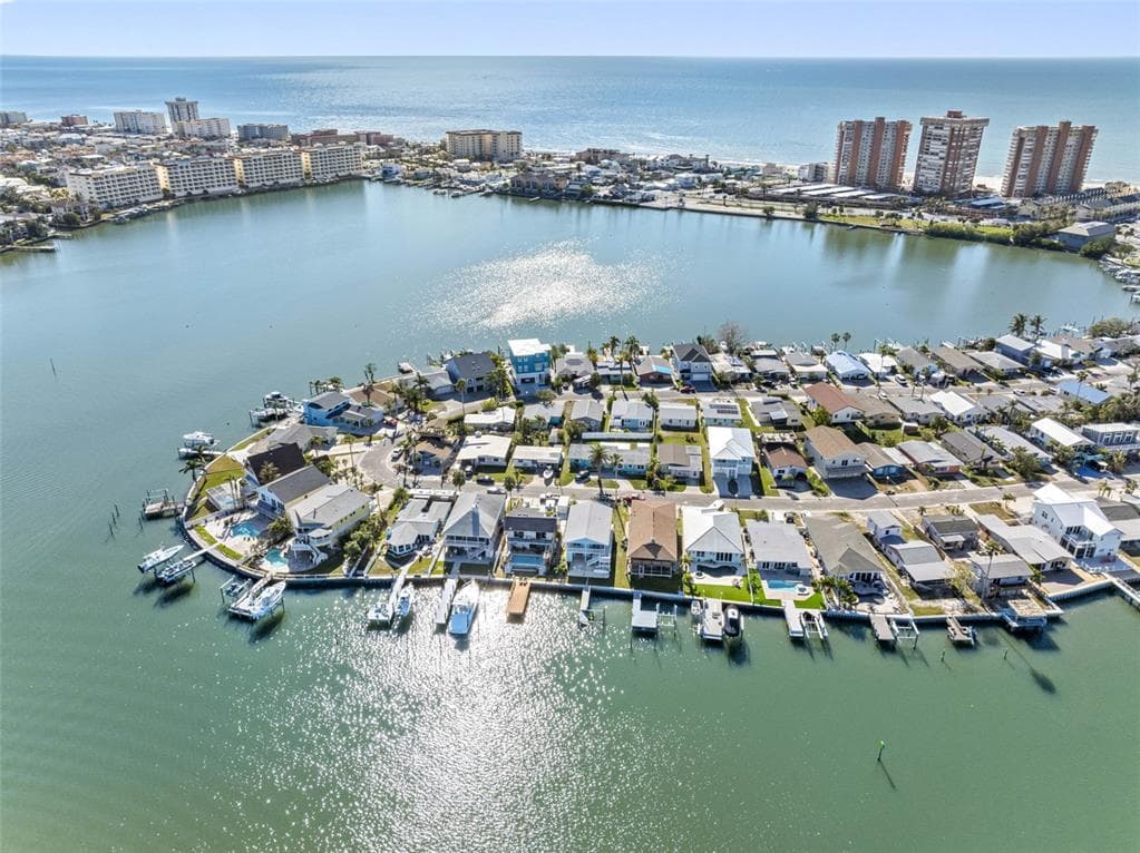 943 182ND AVENUE E REDINGTON SHORES, FL 33708