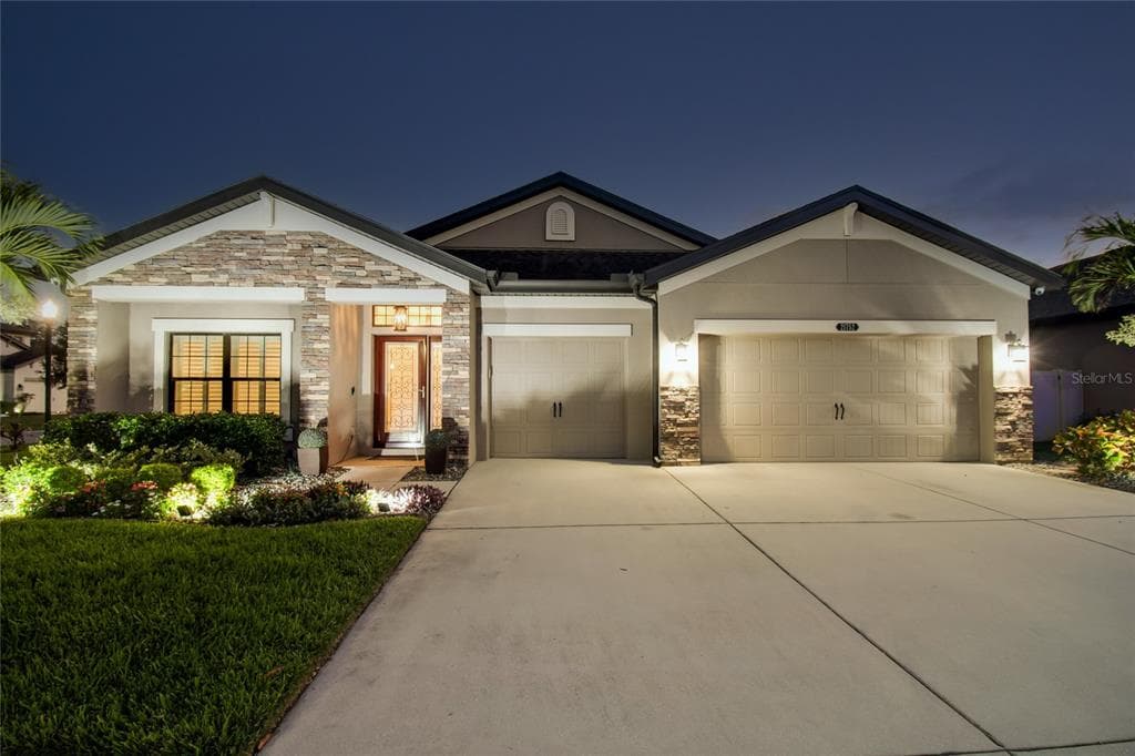 21752 BRISKE MORNING AVENUE LAND O LAKES, FL 34637