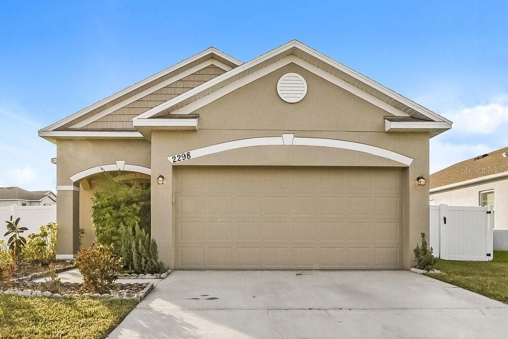 2298 CANYON BREEZE AVENUE KISSIMMEE, FL 34746