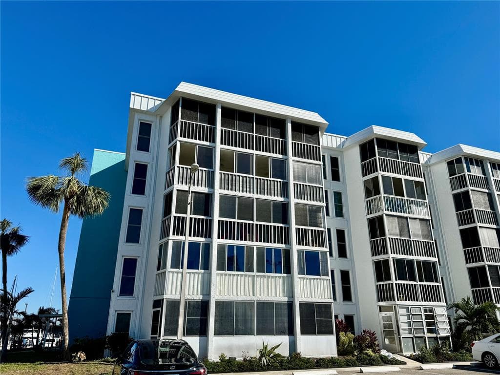 4908 38TH WAY S UNIT 502 ST PETERSBURG, FL 33711